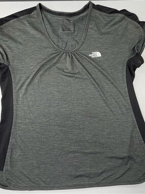 The North Face Gray Black Athletic Shirt Womens Large Activewear Running